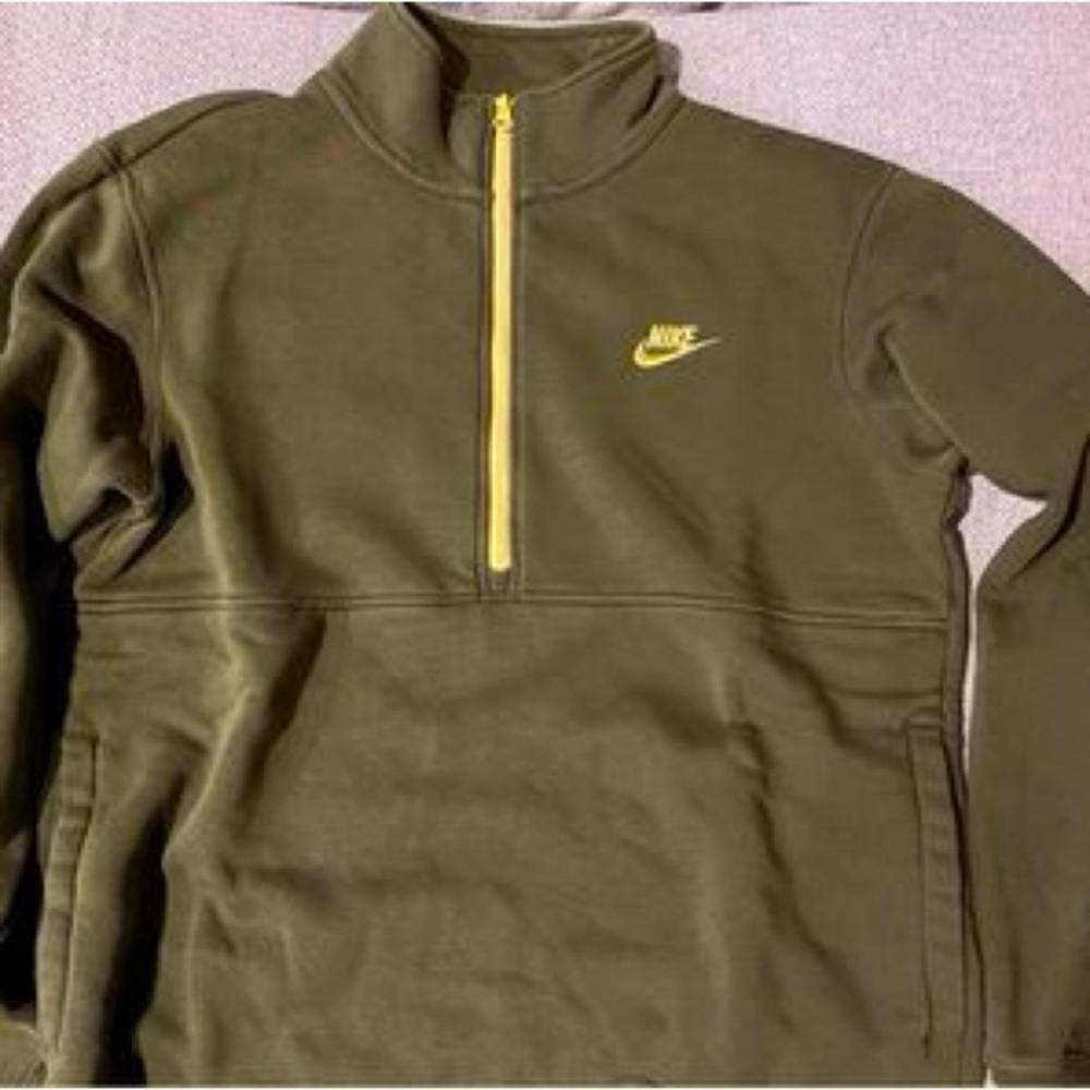 Nike Sportswear Club Half-zip Pullover w/Pockets Green & Gold Medium
